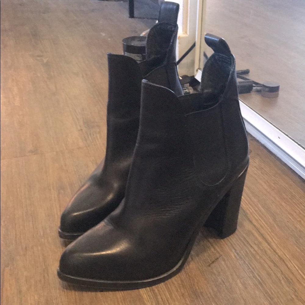 Rag and Bone ‘Stanton’ Chelsea Boot! Barely worn!